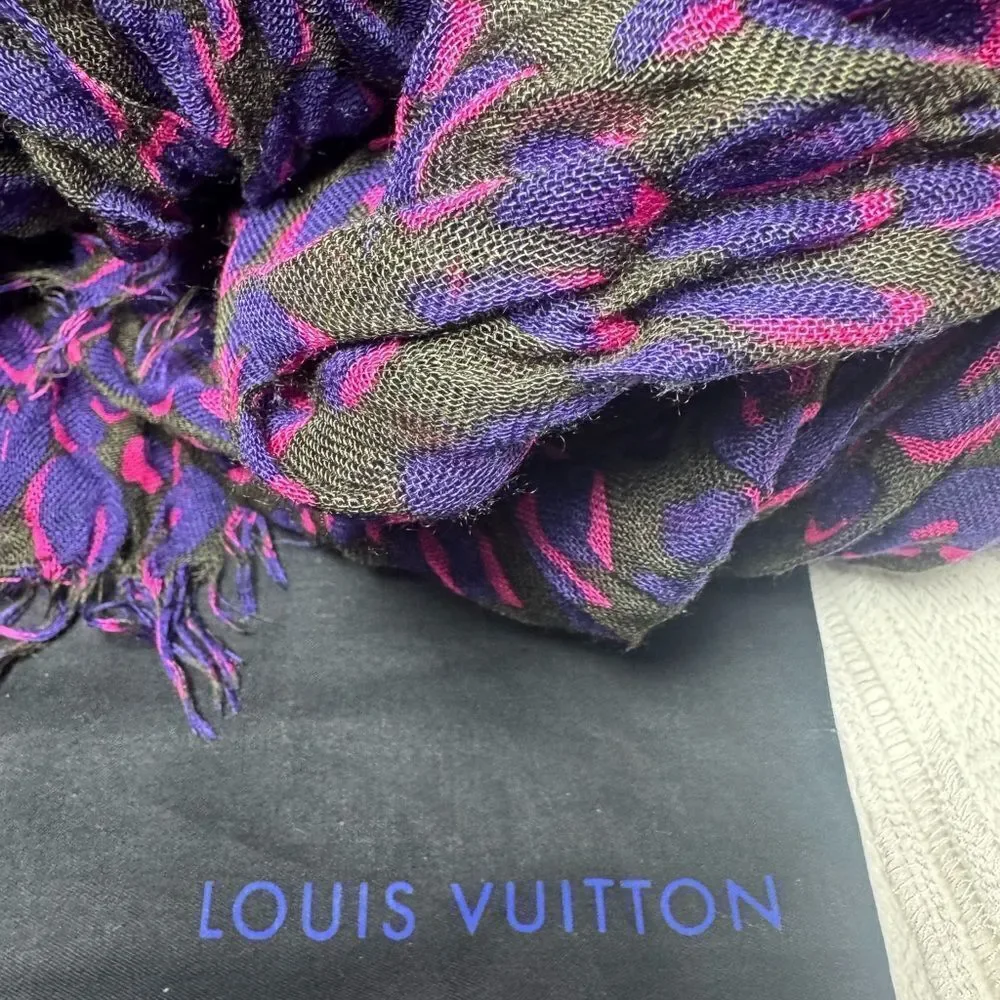 Auth Louis Vuitton Stephan Spouse Ltd Edition Violet Leopard Cashmere Silk Shawl